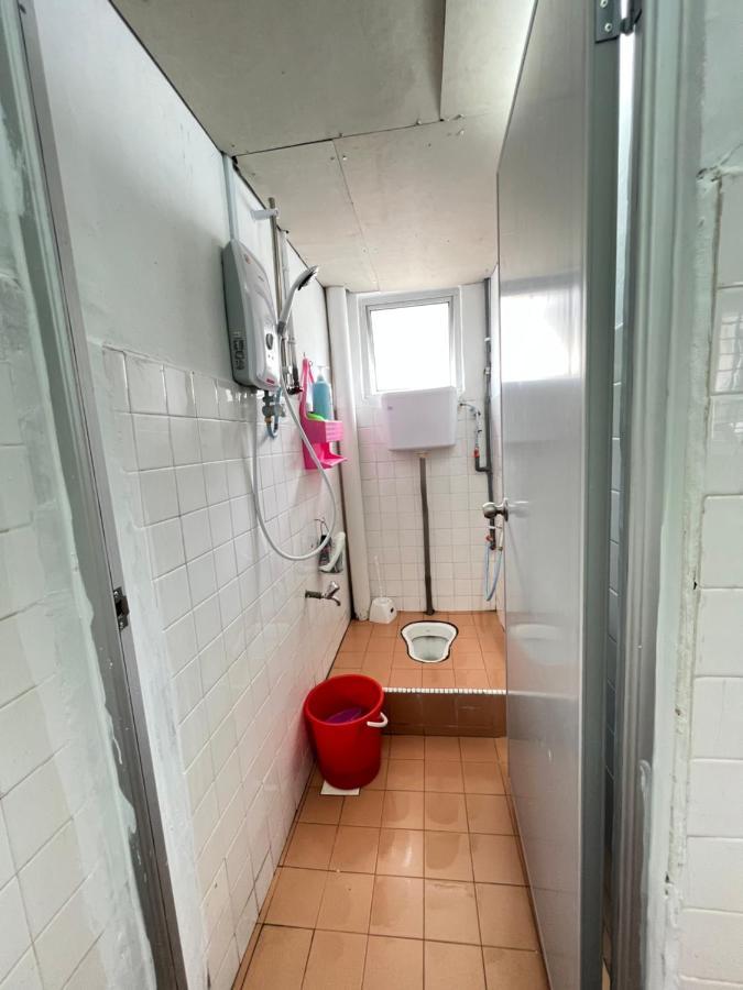 Jiaxin Dormitory - Puteri Wangsa 家馨旅舍 Ulu Tiram Bagian luar foto