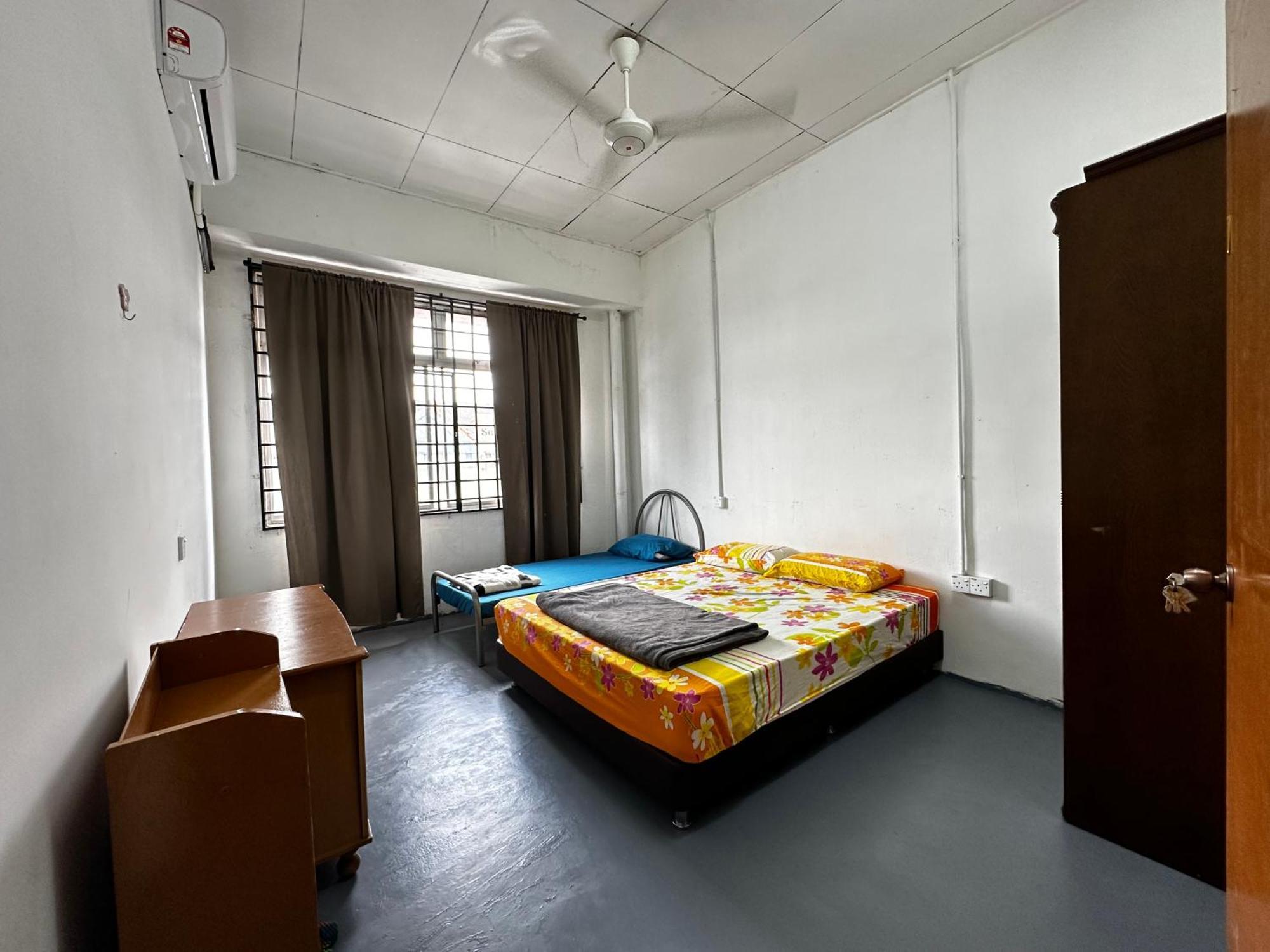 Jiaxin Dormitory - Puteri Wangsa 家馨旅舍 Ulu Tiram Bagian luar foto