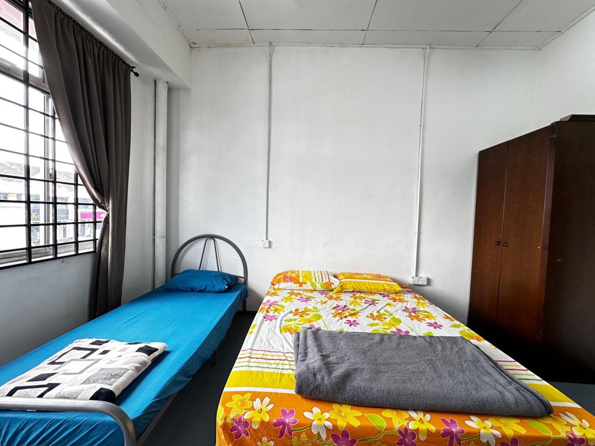 Jiaxin Dormitory - Puteri Wangsa 家馨旅舍 Ulu Tiram Bagian luar foto