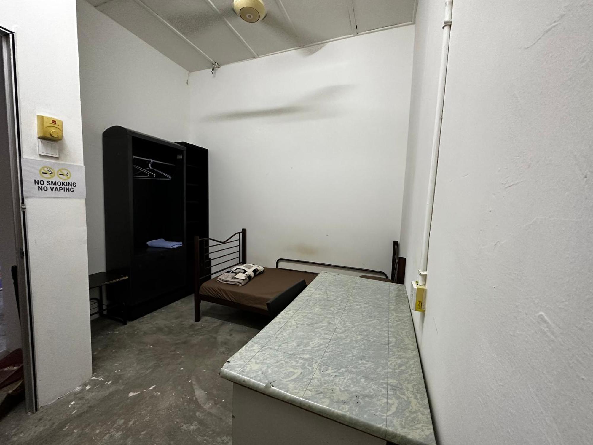Jiaxin Dormitory - Puteri Wangsa 家馨旅舍 Ulu Tiram Bagian luar foto