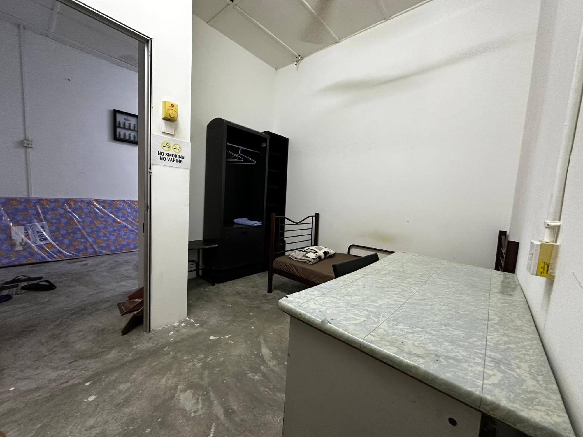 Jiaxin Dormitory - Puteri Wangsa 家馨旅舍 Ulu Tiram Bagian luar foto