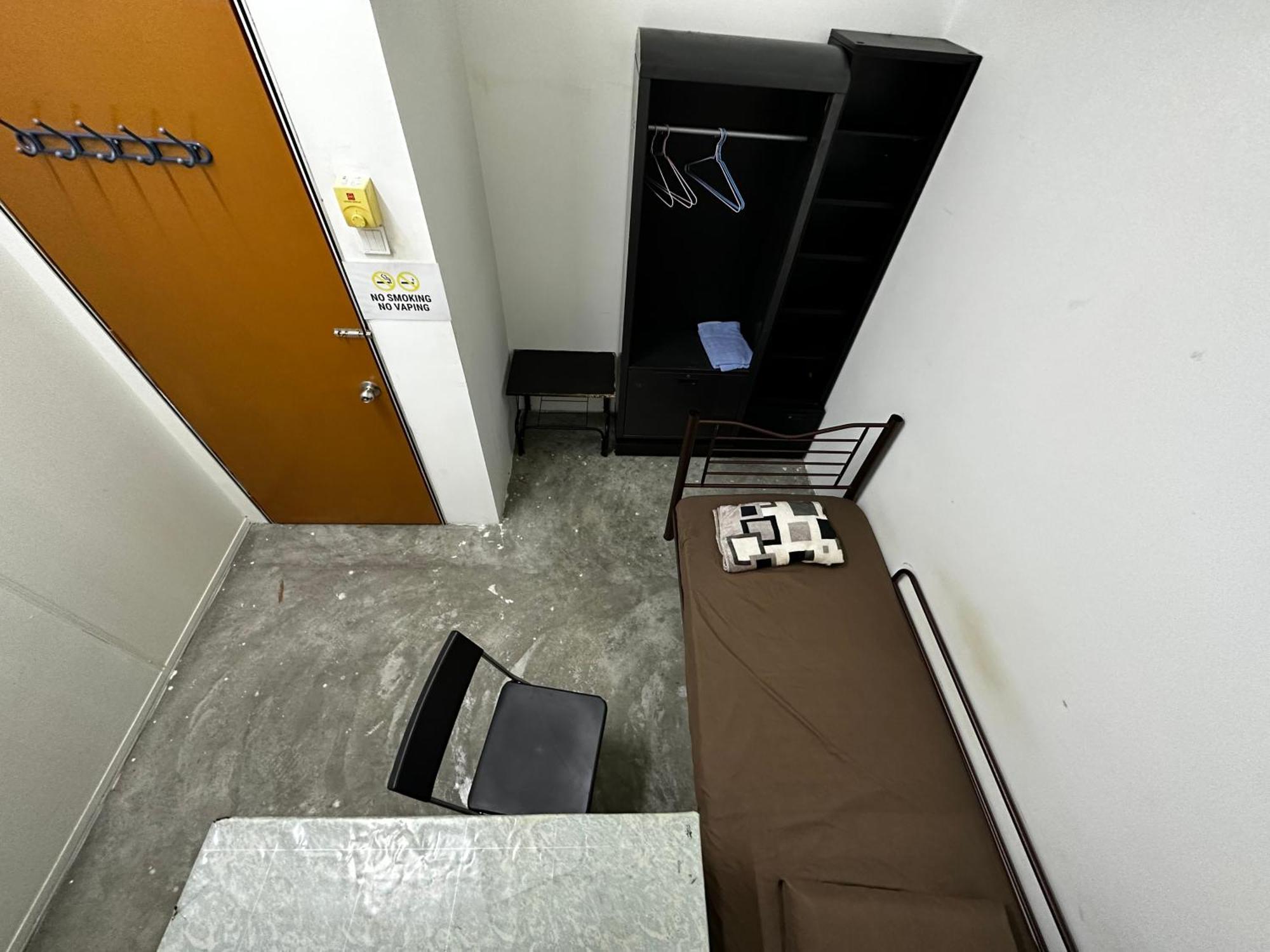 Jiaxin Dormitory - Puteri Wangsa 家馨旅舍 Ulu Tiram Bagian luar foto