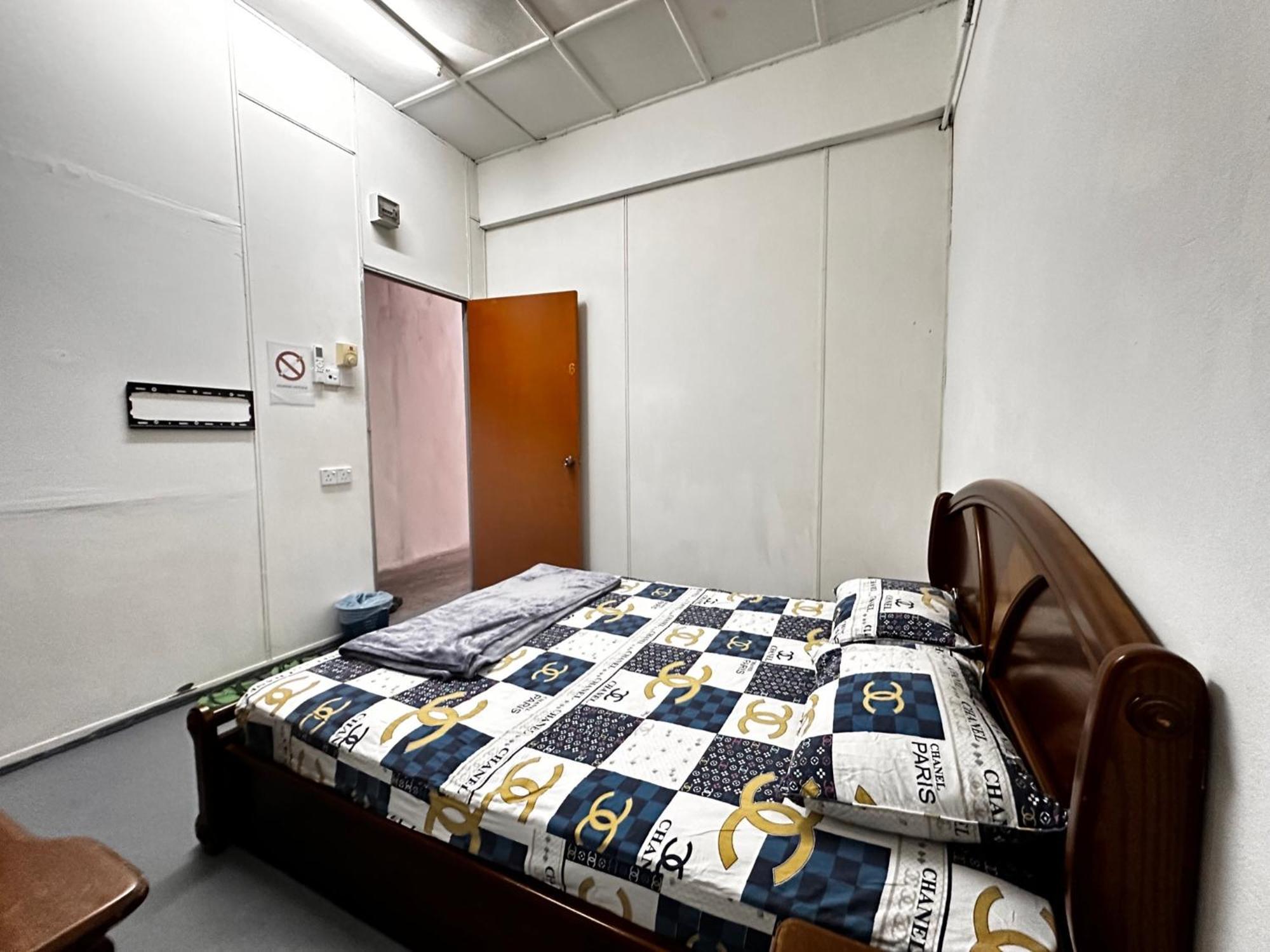 Jiaxin Dormitory - Puteri Wangsa 家馨旅舍 Ulu Tiram Bagian luar foto