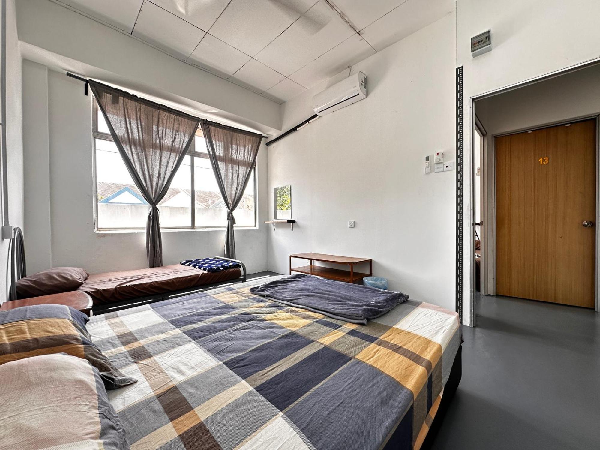 Jiaxin Dormitory - Puteri Wangsa 家馨旅舍 Ulu Tiram Bagian luar foto