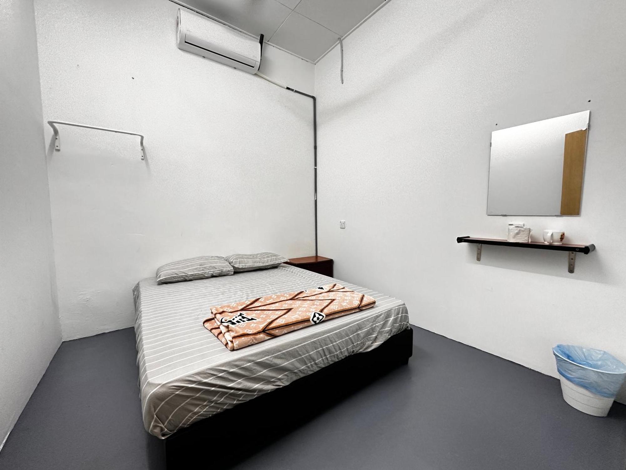 Jiaxin Dormitory - Puteri Wangsa 家馨旅舍 Ulu Tiram Bagian luar foto
