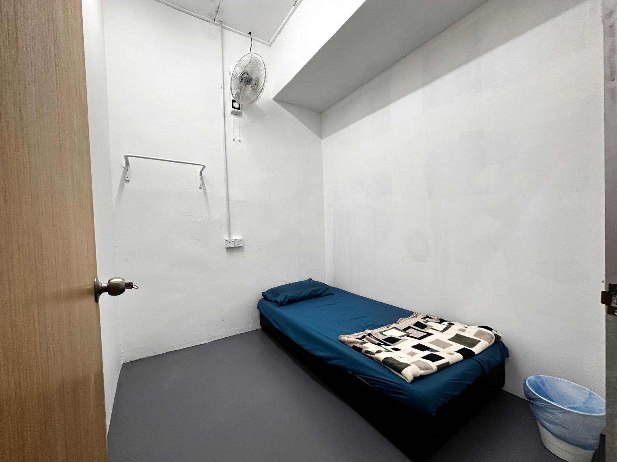 Jiaxin Dormitory - Puteri Wangsa 家馨旅舍 Ulu Tiram Bagian luar foto