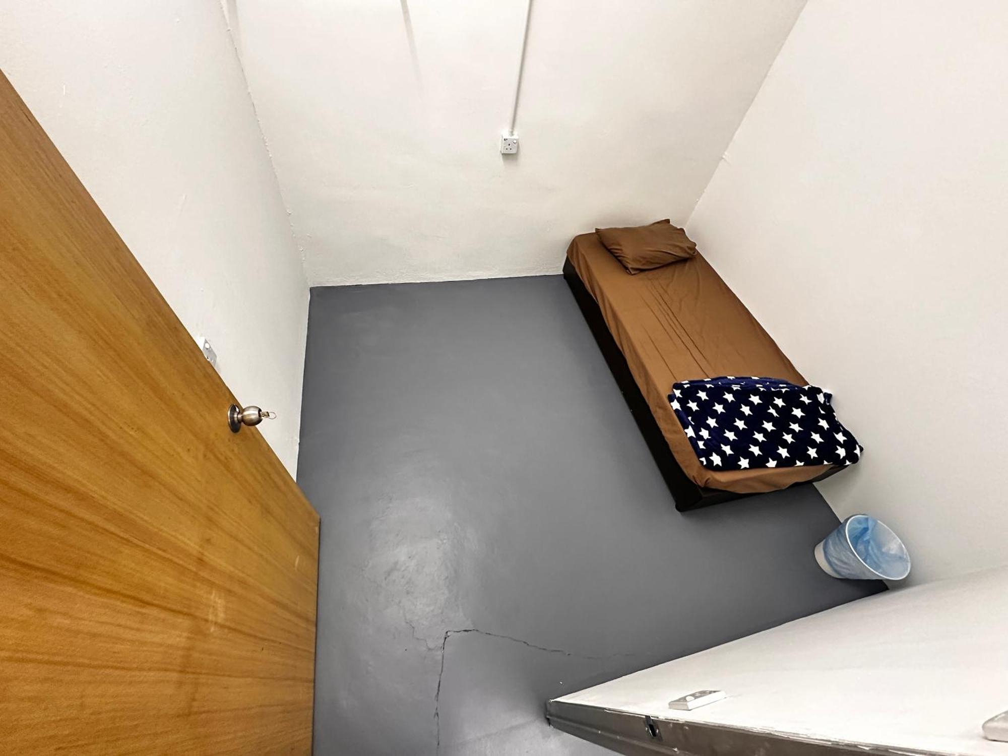 Jiaxin Dormitory - Puteri Wangsa 家馨旅舍 Ulu Tiram Bagian luar foto